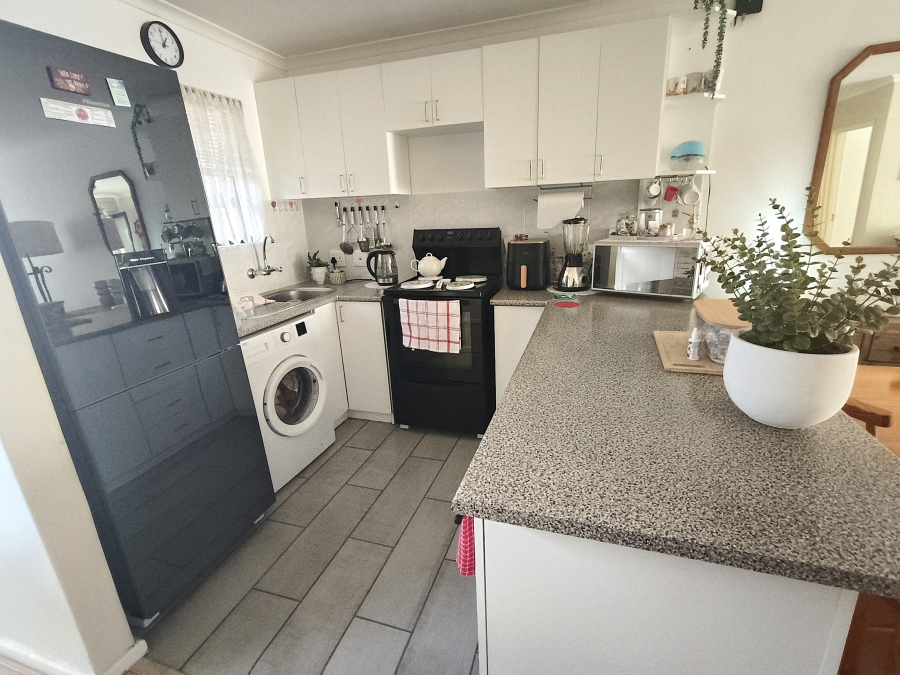 2 Bedroom Property for Sale in Gordons Bay Central Western Cape
